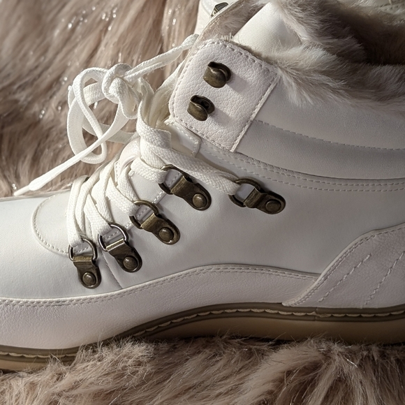 Women's Outdoor Faux Fur Boots - Picture 10 of 16